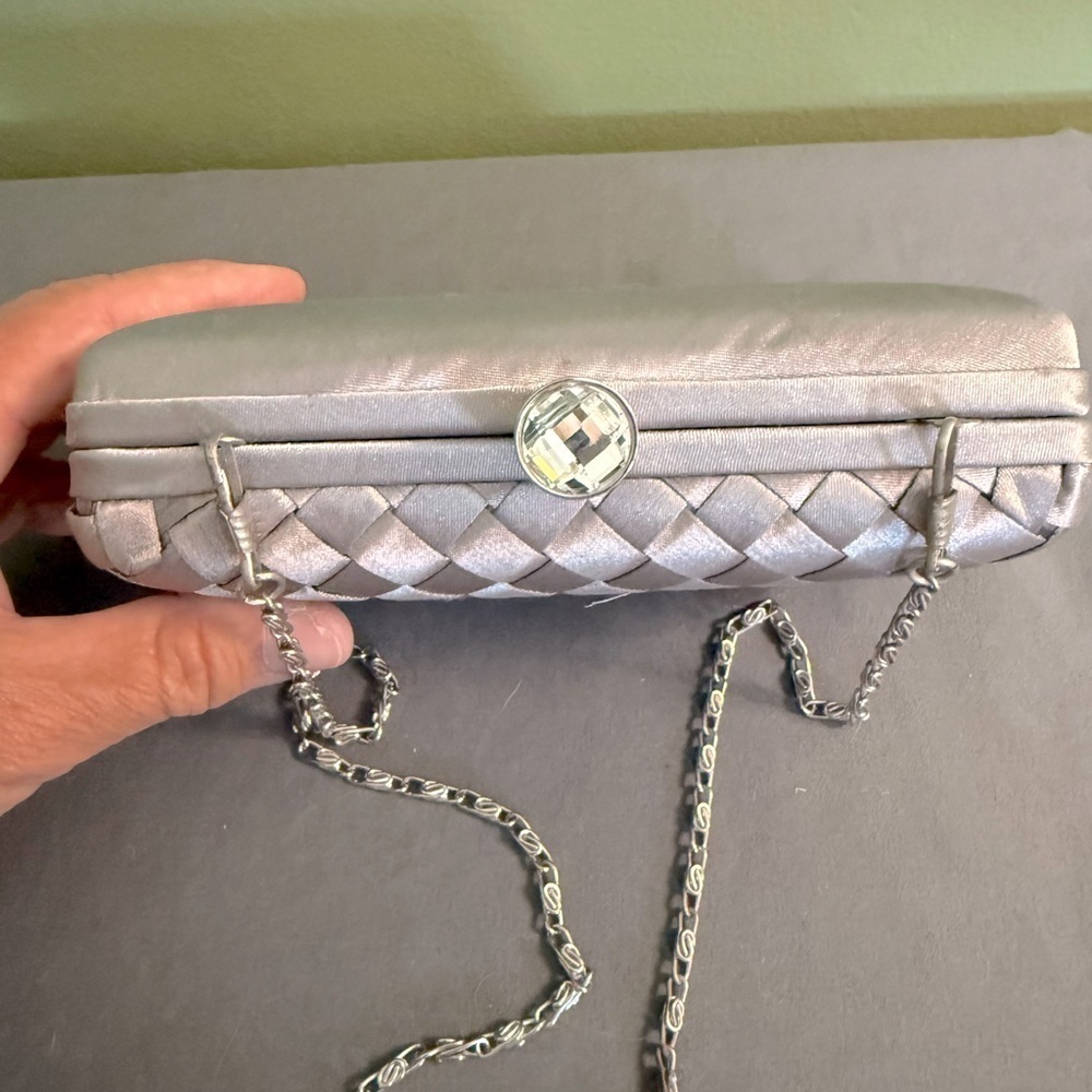 Elegant Silver Satin Woven Convertible Clutch/Shoulder Bag W/ Green Jewel Clasp